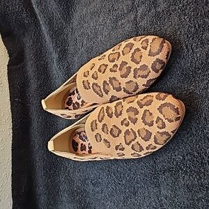 Vince Camuto New Leopard Print Washable Flats Size 6